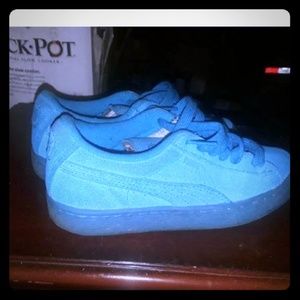 light blue pumas